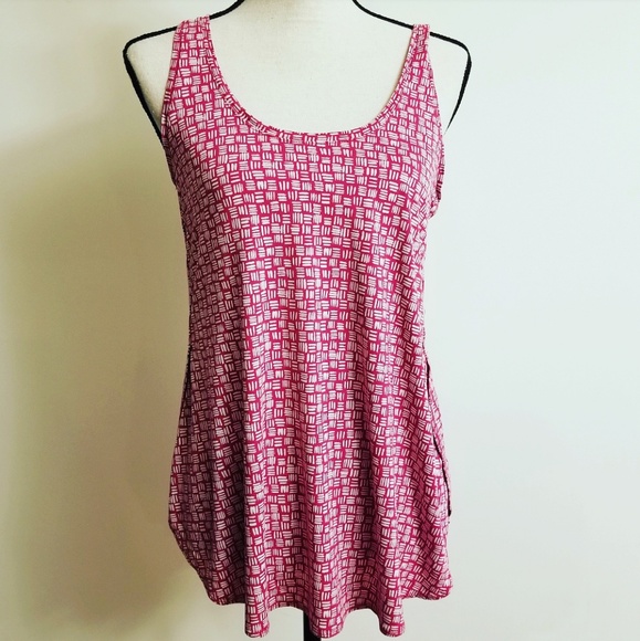 Old Navy Tops - 🍉 Old Navy Cute Pink and White Tank Top